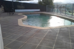 swimming-pool-surround-spray-on-decorative-concrete-down-right-concreting-act-pty-ltd-img_9f61864f0758bfdb_4-6309-1-26db682
